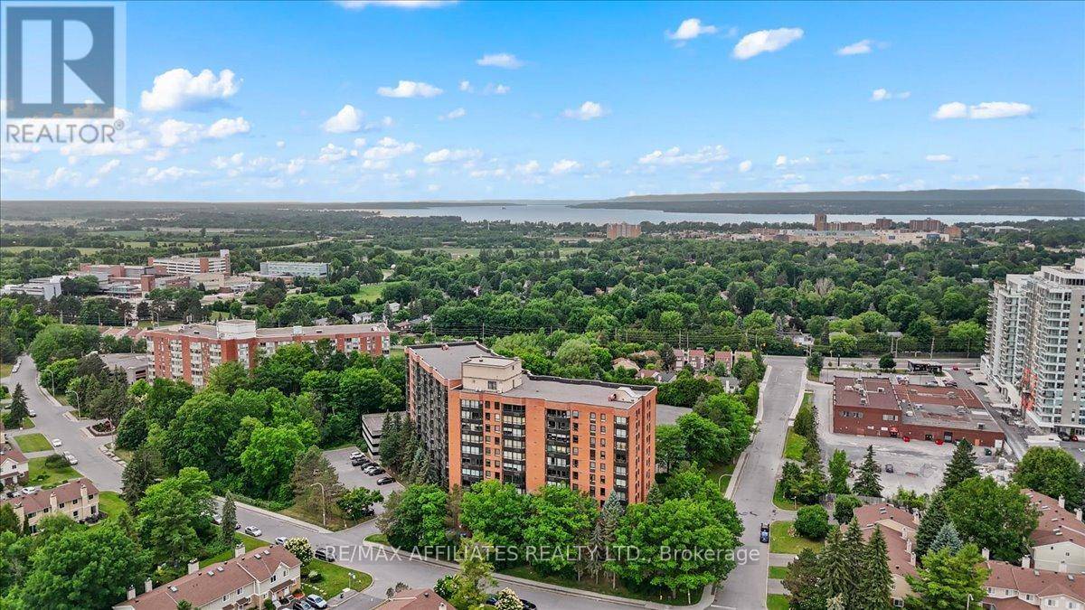 80 Sandcastle DR #613, Ottawa, ON K2H9E7