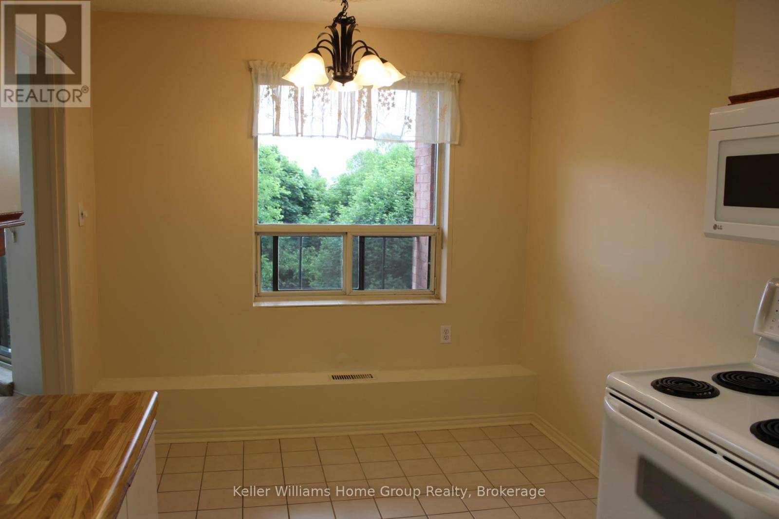 Centre Wellington (fergus), ON N1M3L8,215 Scotland ST #402