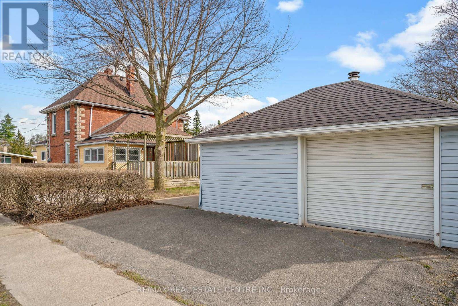 Port Colborne (sugarloaf), ON L3K3G8,318 CLARENCE STREET