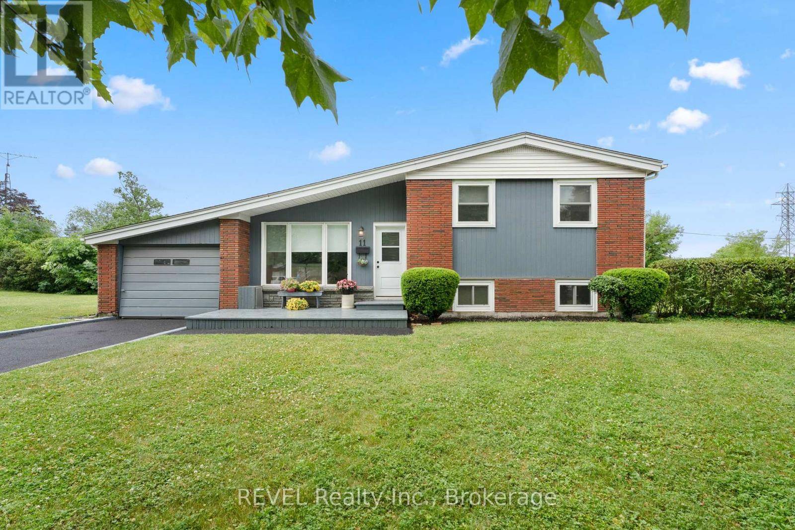 11 BIRKDALE DRIVE, St. Catharines (glendale/glenridge), ON L2T2Y5