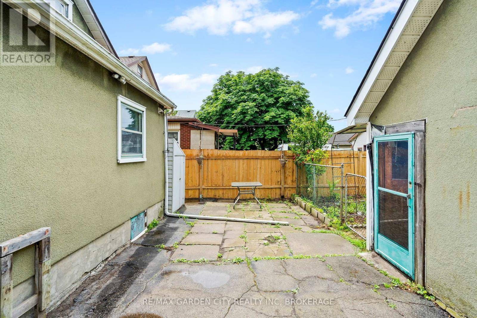 Port Colborne (east Village), ON L3K1Z3,236 DAVIS STREET