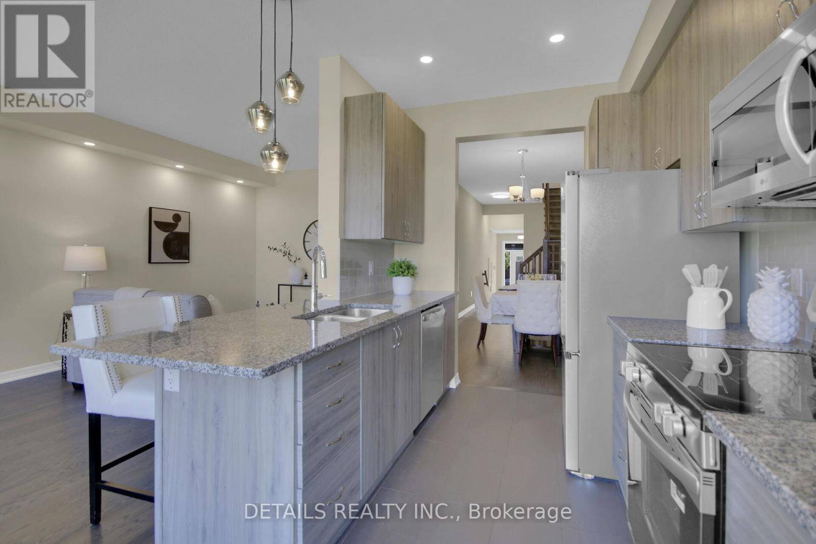 Ottawa, ON K2S0V8,136 OVERBERG WAY