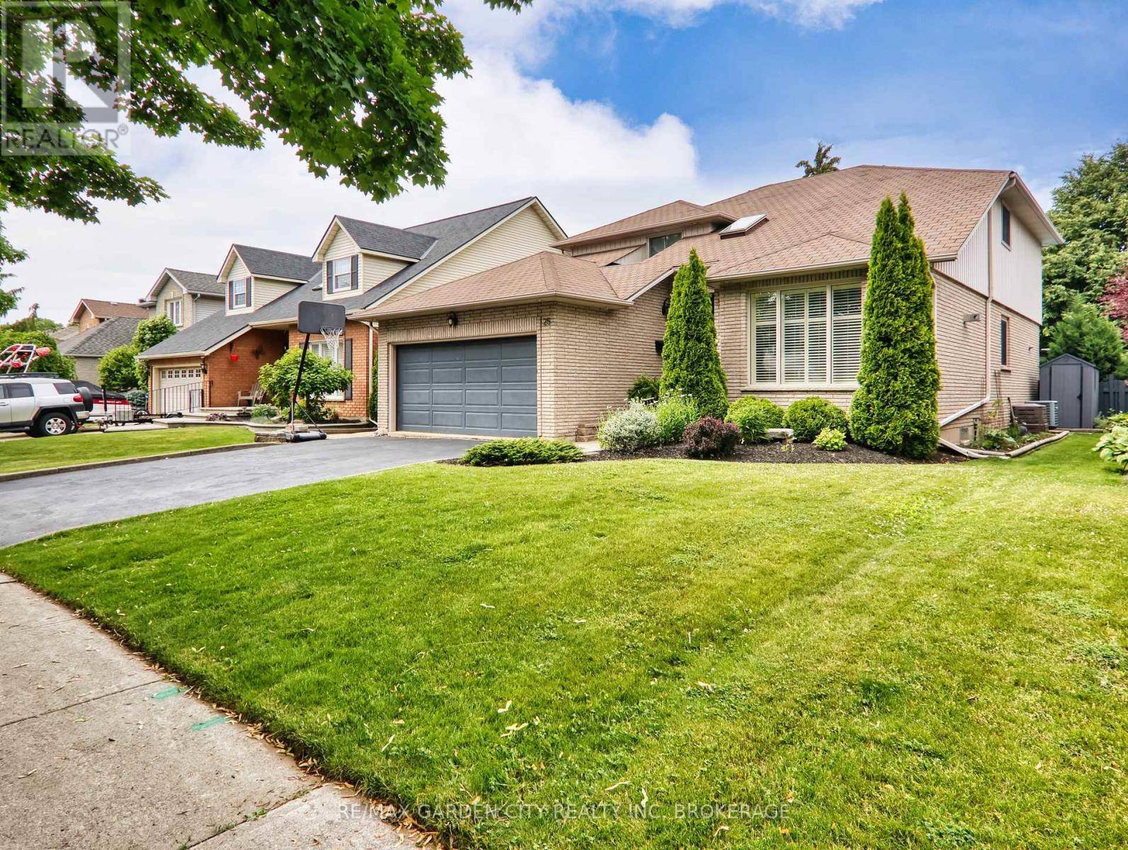 Grimsby (grimsby Beach), ON L3M5E3,25 SUMNER CRESCENT