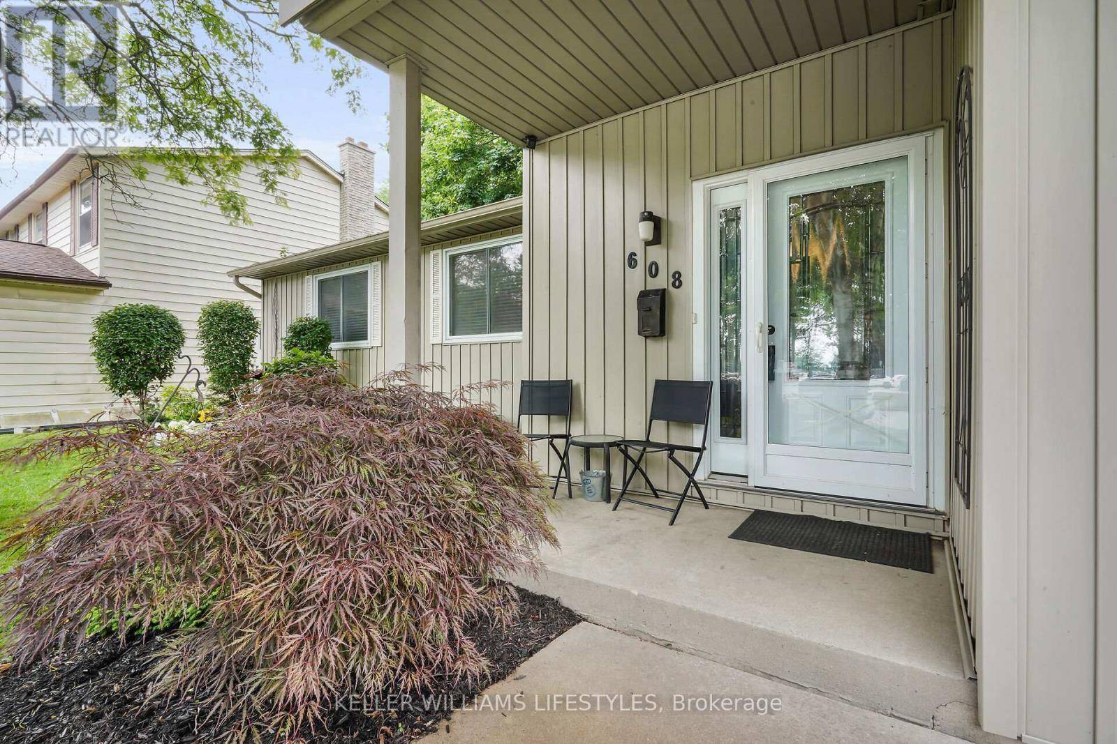 London South (south N), ON N6K1G5,608 VILLAGE GREEN AVENUE