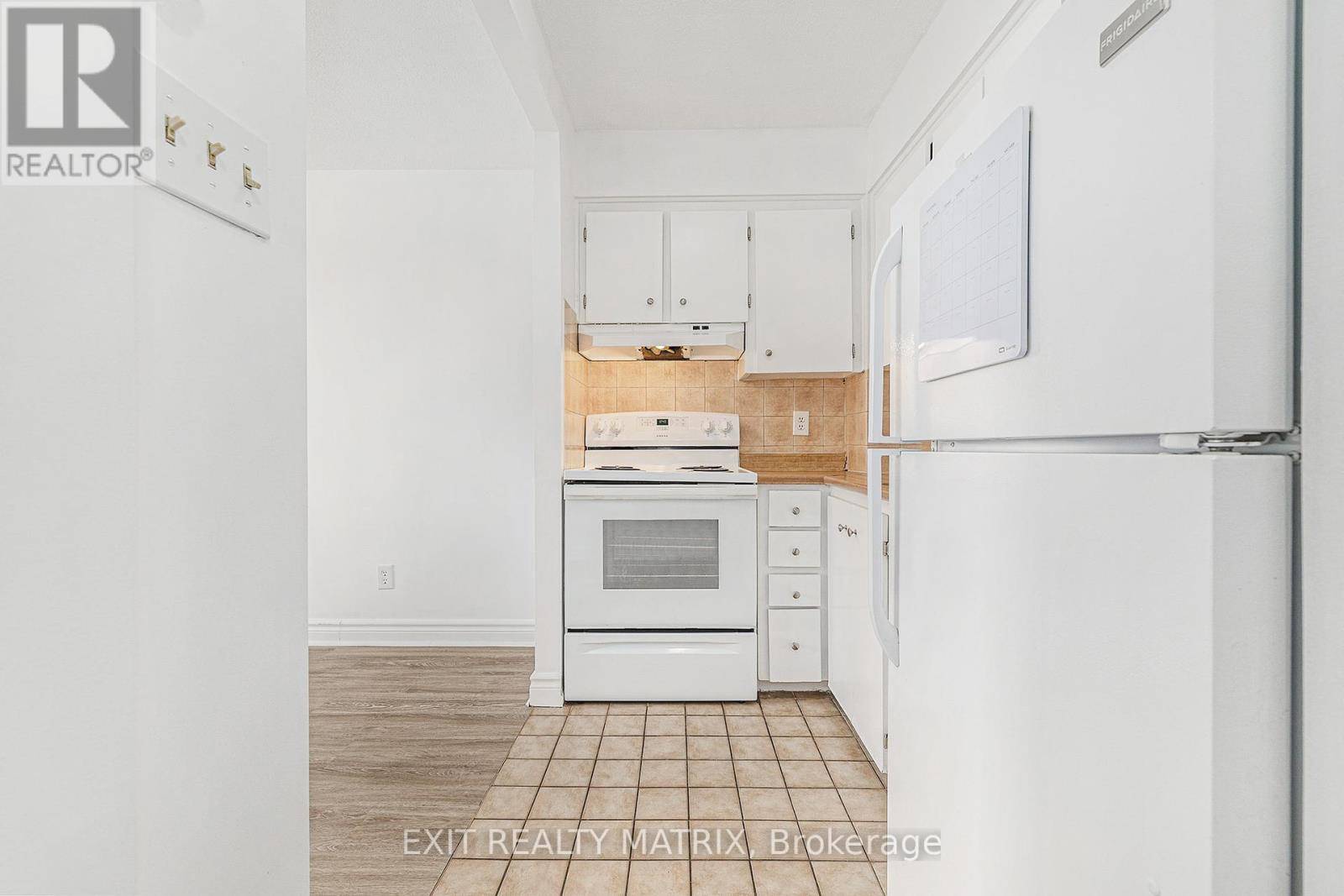 Ottawa, ON K1J7V7,2041 Arrowsmith DR #403C