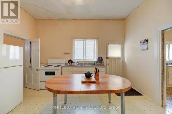 London East (east L), ON N5Z1W9,161 DREANEY AVENUE