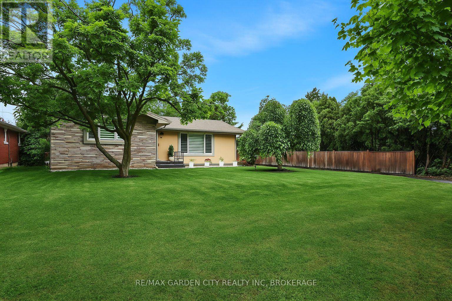 18 WAKIL DRIVE, St. Catharines (glendale/glenridge), ON L2T3H8