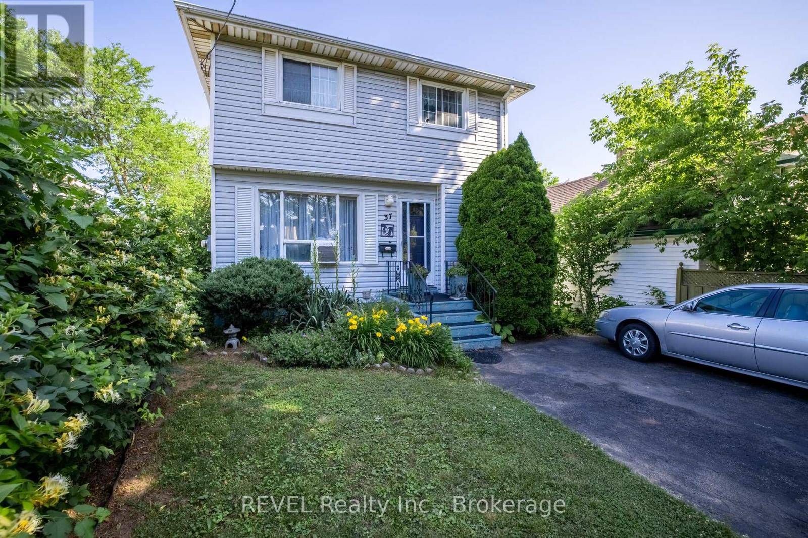 St. Catharines (haig), ON L2R1N9,37 MANCHESTER AVENUE