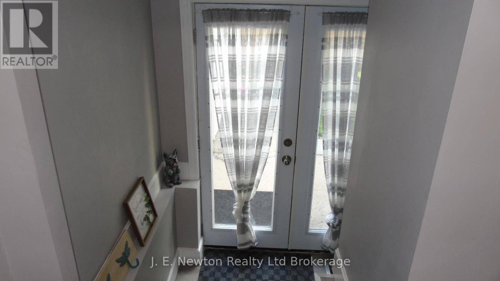 Tillsonburg, ON N4G1L5,39 PINE STREET