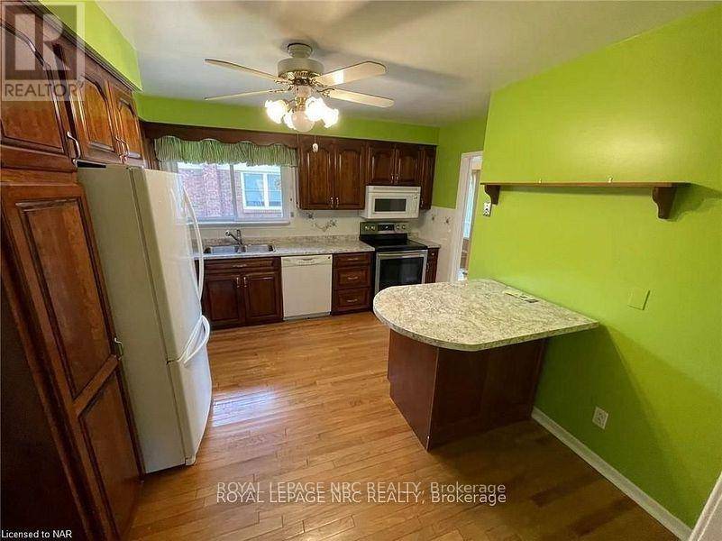 St. Catharines (lakeshore), ON L2N6E7,35 LONGFORD CRESCENT