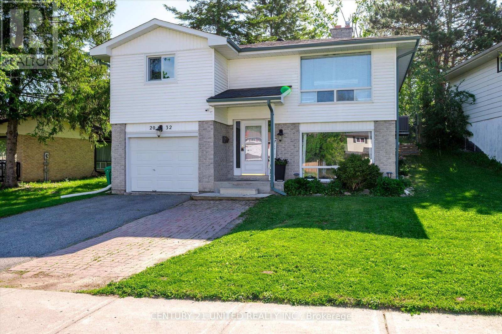 2032 WALKER AVENUE, Peterborough East (south), ON K9L1S1