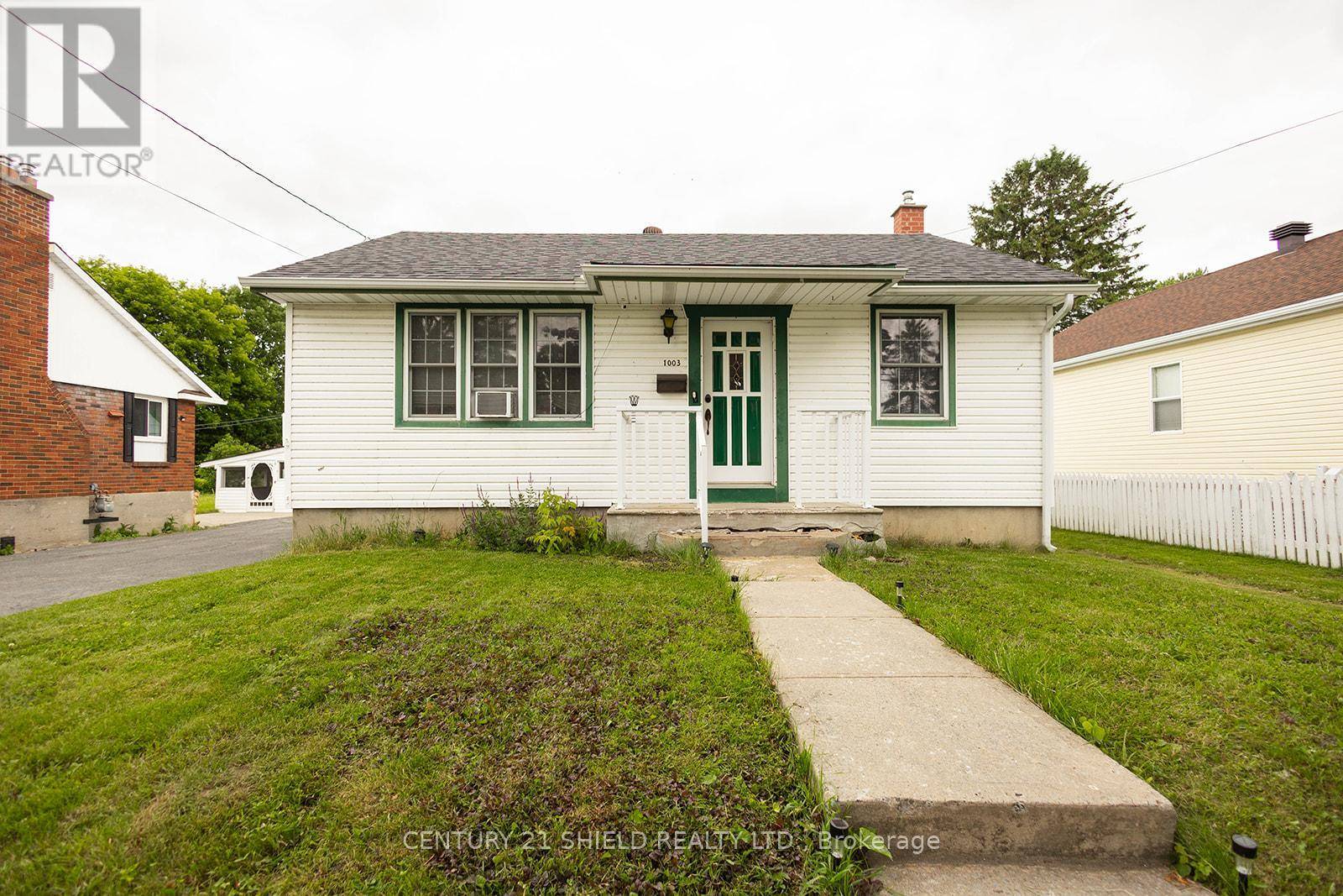 Cornwall, ON K6J1M1,1003 LEONARD AVENUE