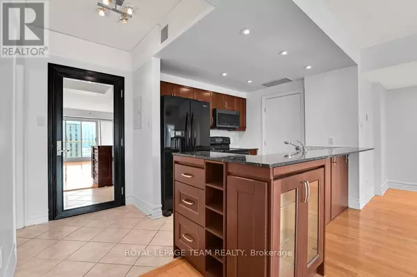 Ottawa, ON K1N5Y1,200 Rideau ST #1306