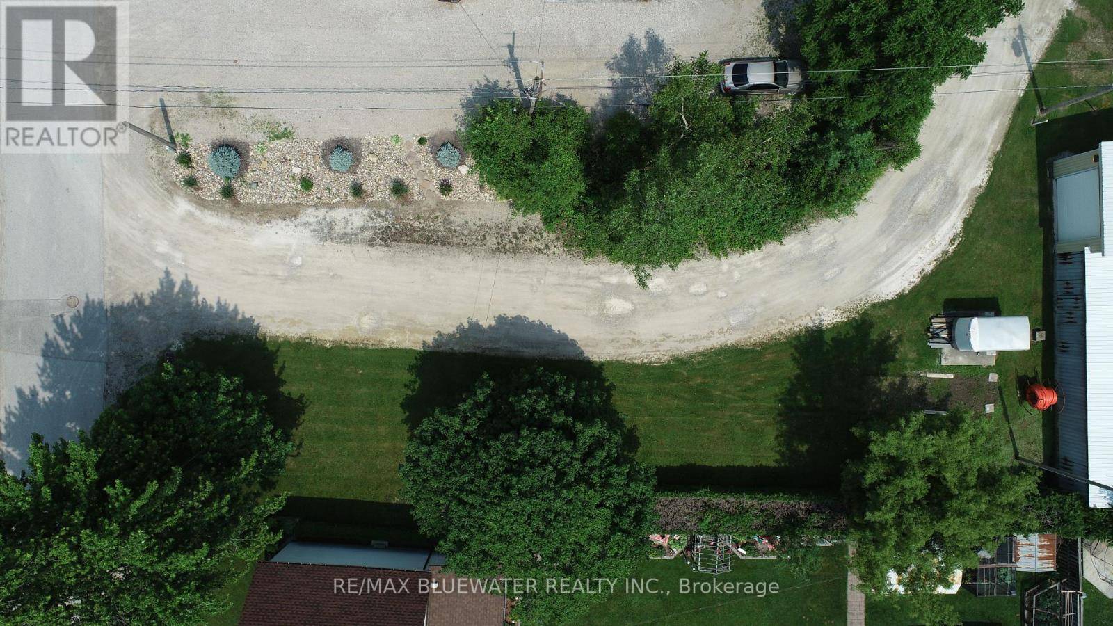 Lambton Shores (thedford), ON N0M2N0,84 ROYAL STREET