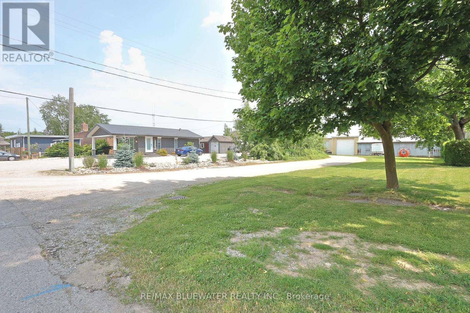 Lambton Shores (thedford), ON N0M2N0,84 ROYAL STREET