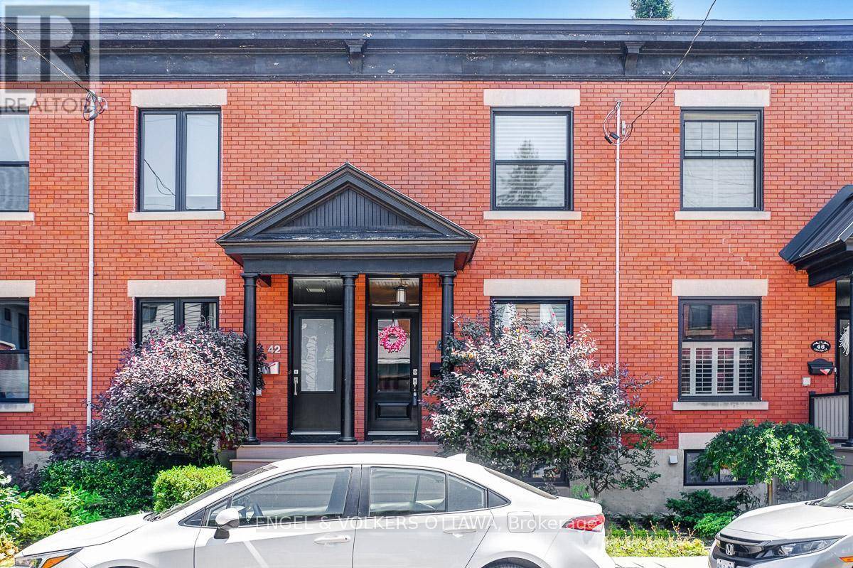 44 NEWTON STREET, Ottawa, ON K1S2S7