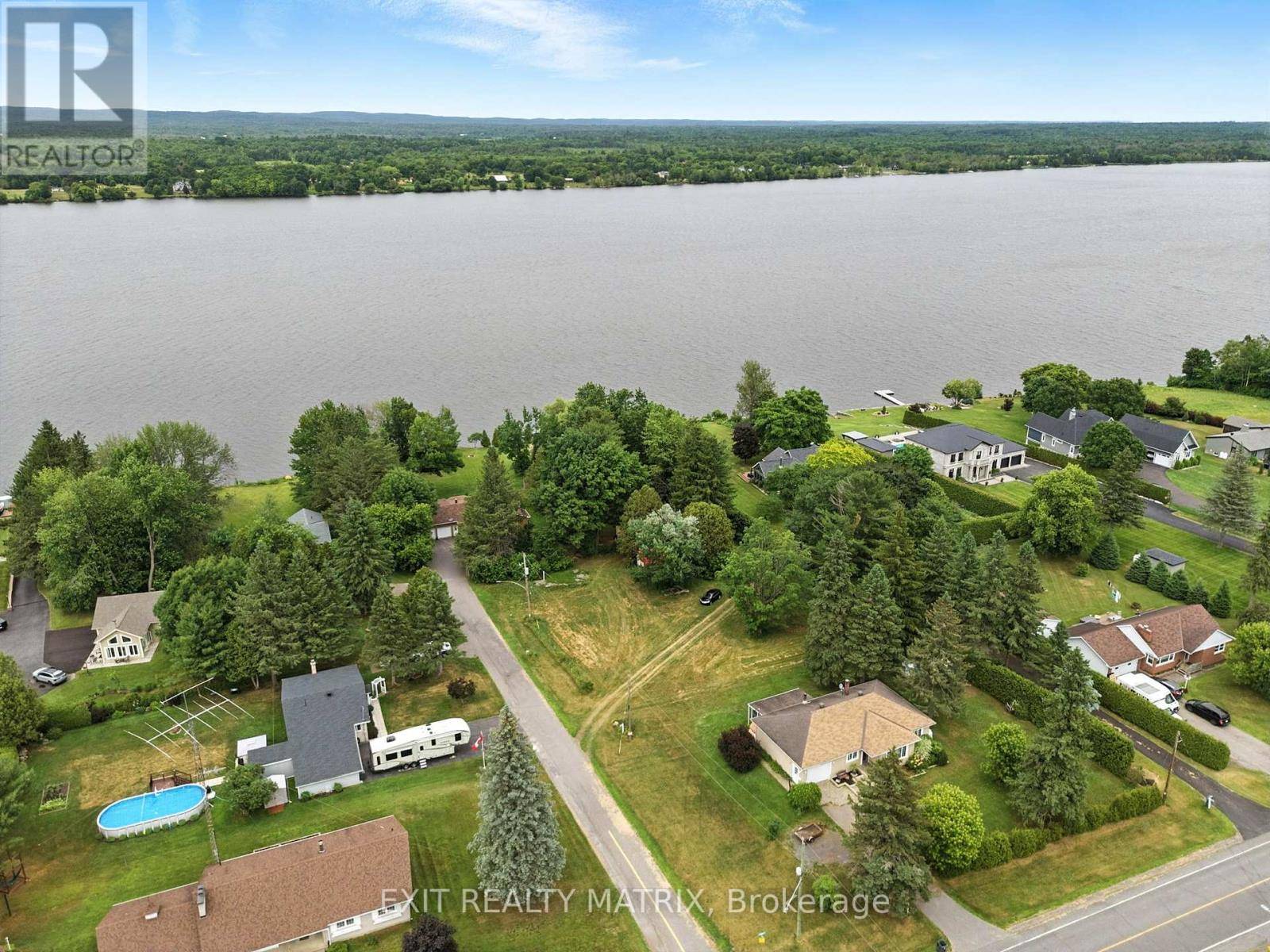 East Hawkesbury, ON K6A2W5,45 DES ERABLES STREET