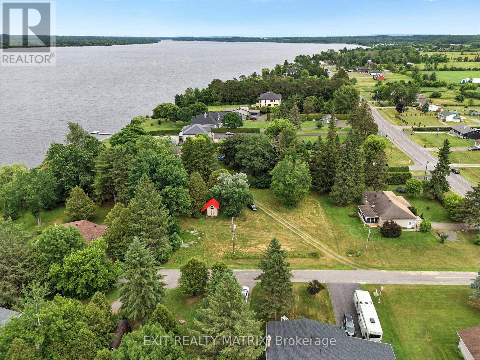 East Hawkesbury, ON K6A2W5,45 DES ERABLES STREET
