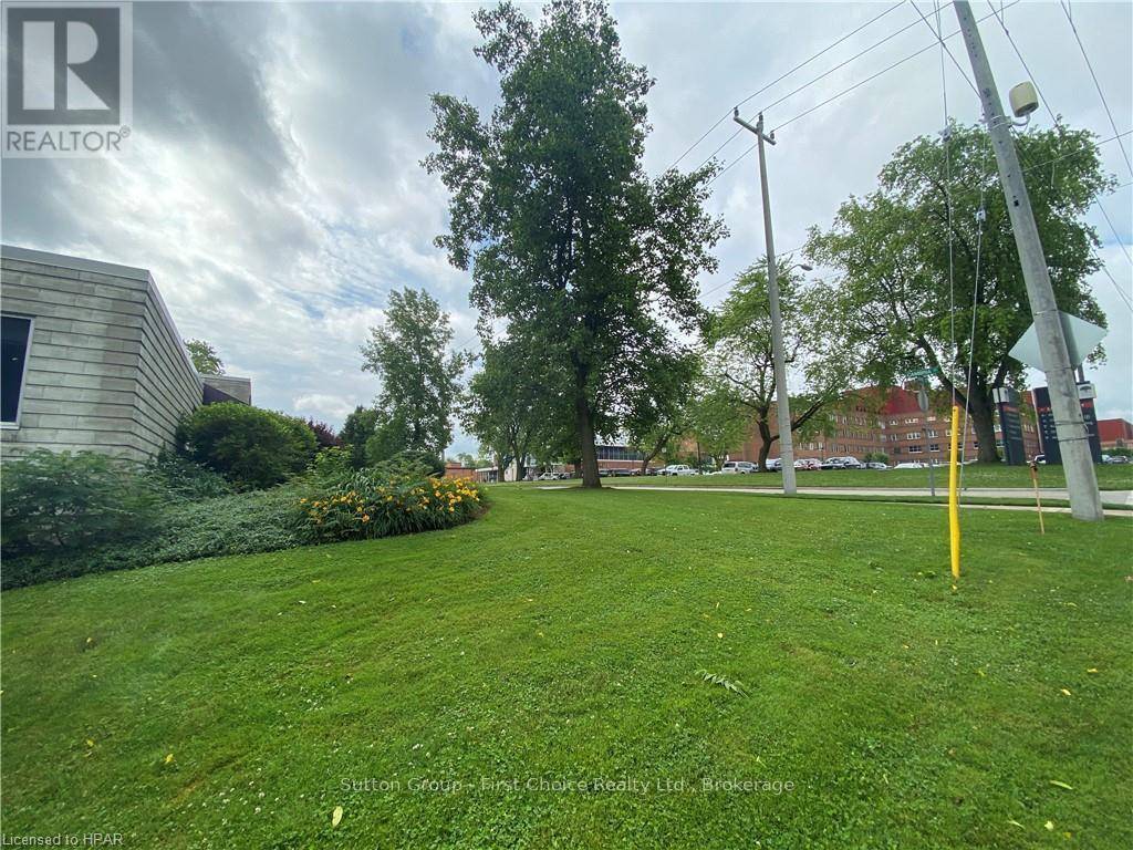 Stratford, ON N5A1J4,386 CAMBRIA ST #201