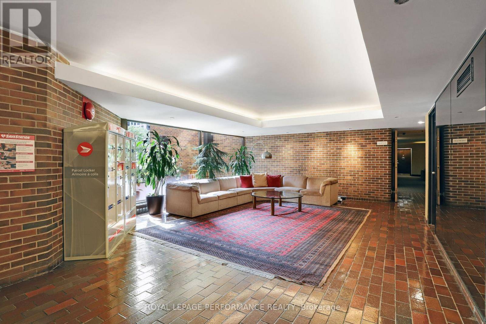 Ottawa, ON K1R7T2,151 Bay ST #802