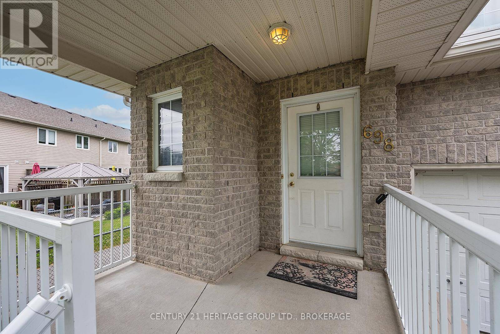 Kingston (kingston East (incl Barret Crt)), ON K7K7L8,698 MACLEAN COURT