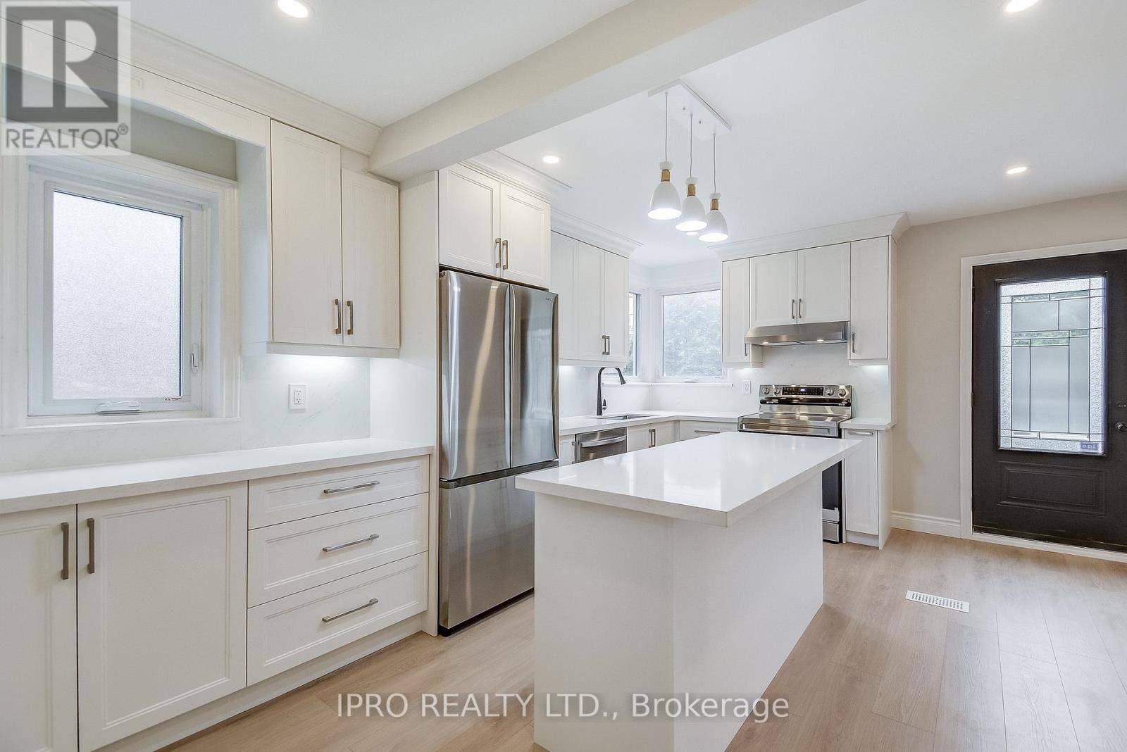 Hamilton (westcliffe), ON L9C4K9,880 GARTH STREET