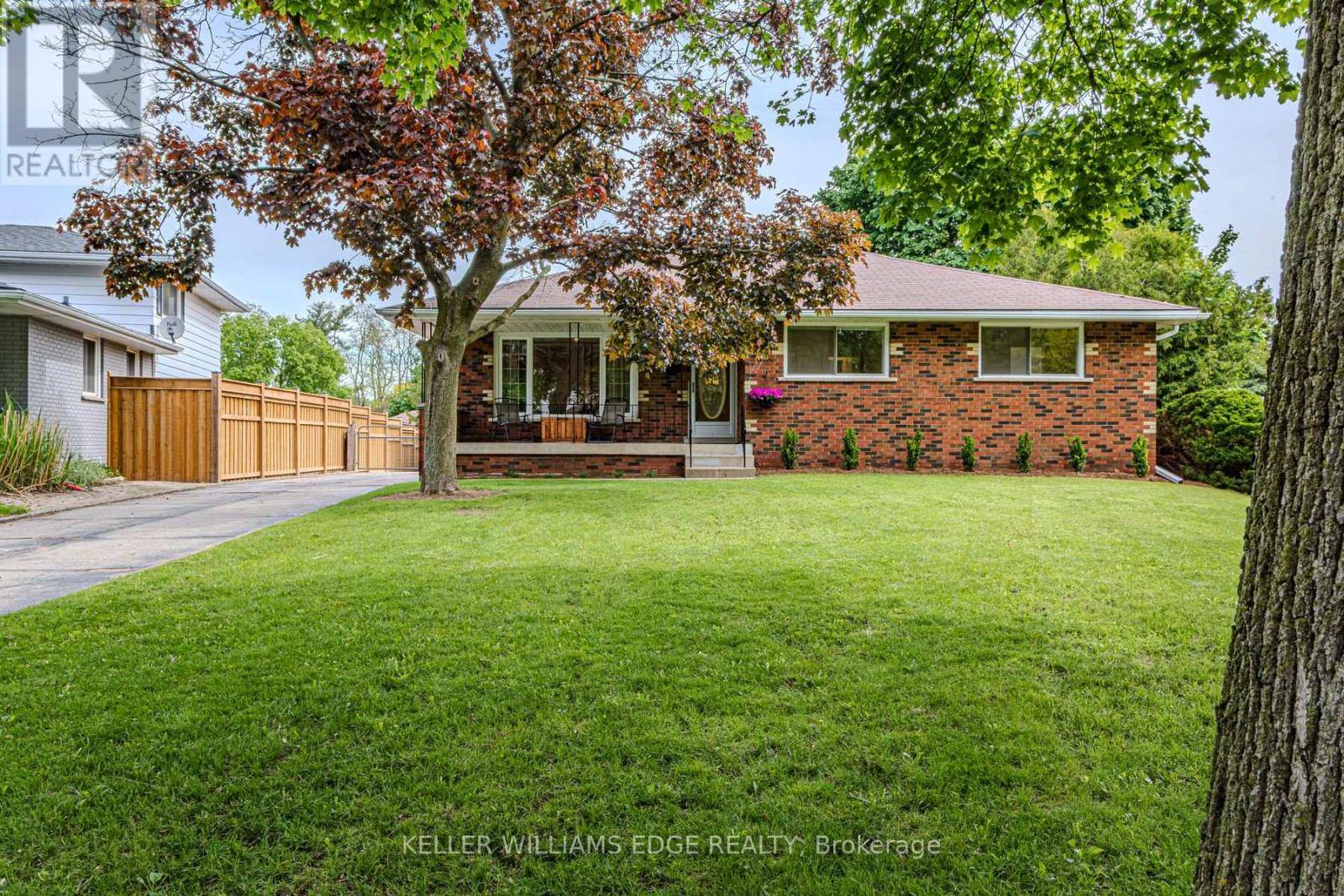 Brantford, ON N3R3E3,8 ROBROY COURT