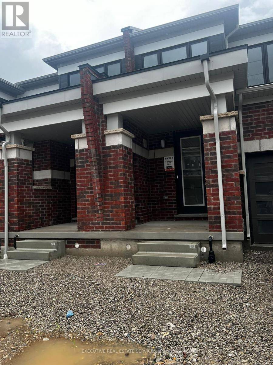 Cambridge, ON N1S0E1,15 Blacklock ST #16