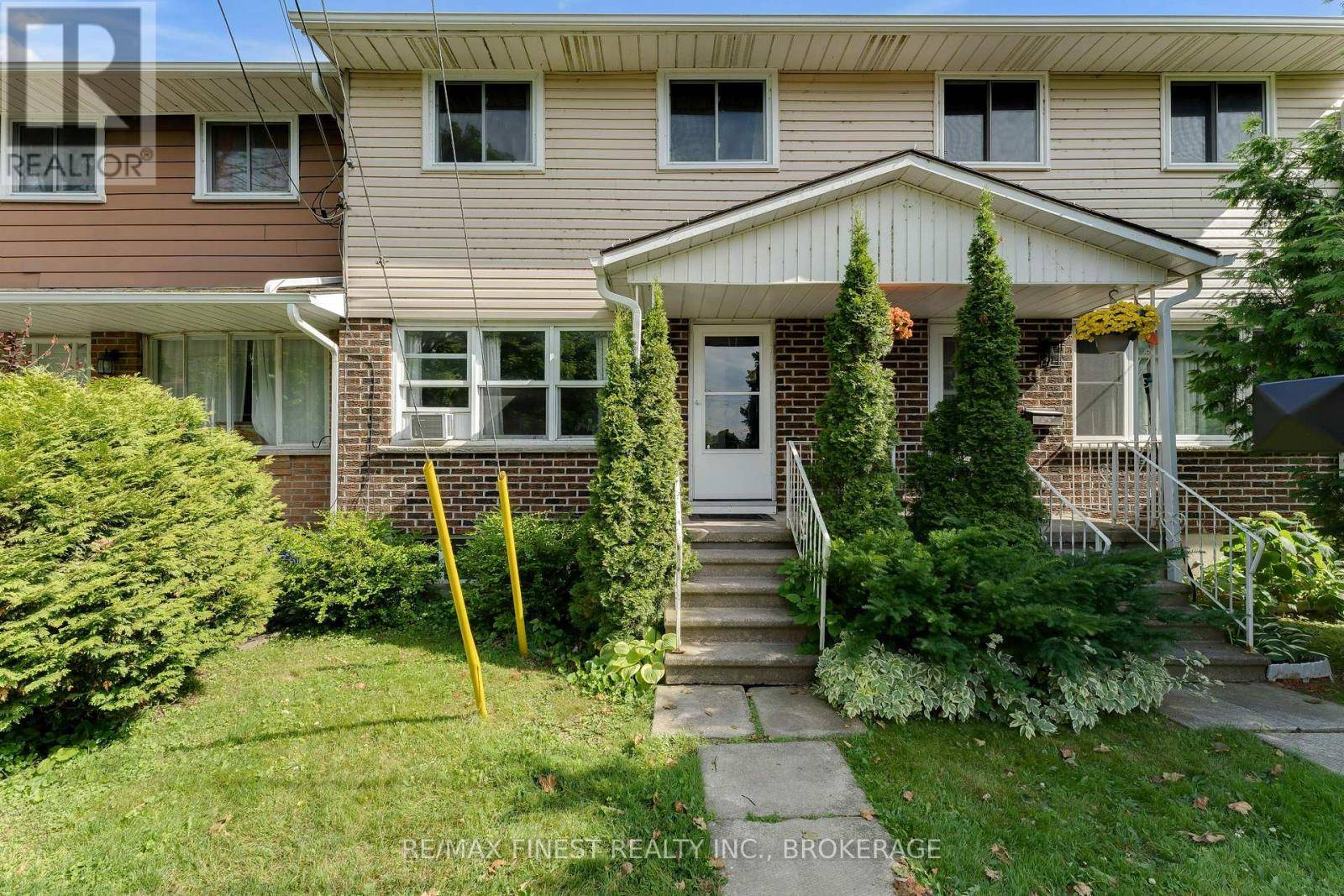 Loyalist (amherstview), ON K7N1C5,23 Addington ST #11