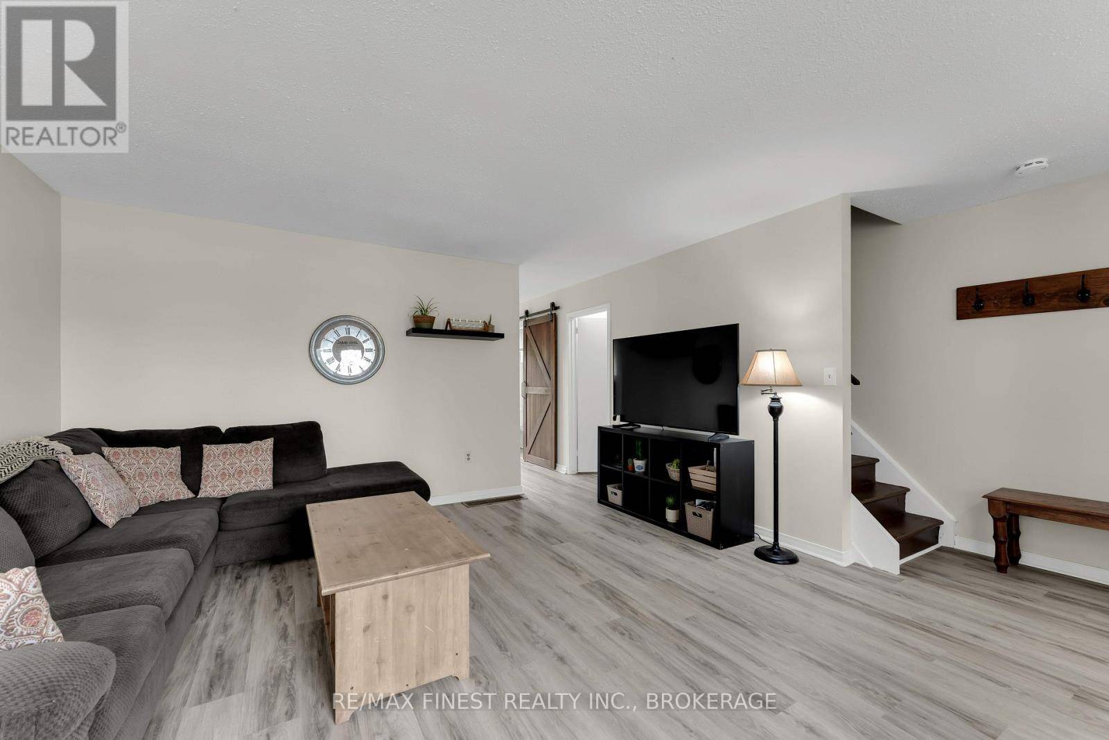 Loyalist (amherstview), ON K7N1C5,23 Addington ST #11