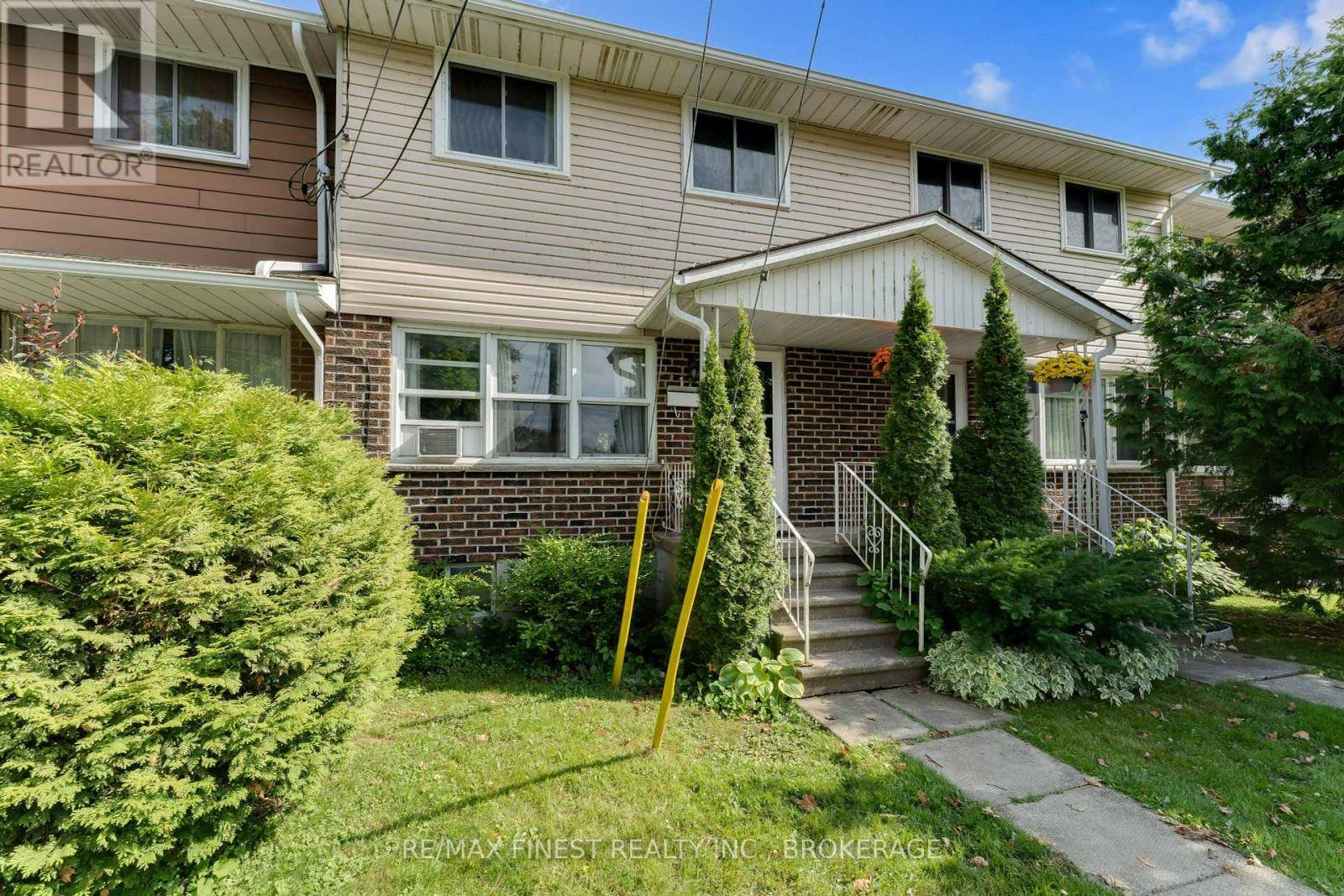 Loyalist (amherstview), ON K7N1C5,23 Addington ST #11
