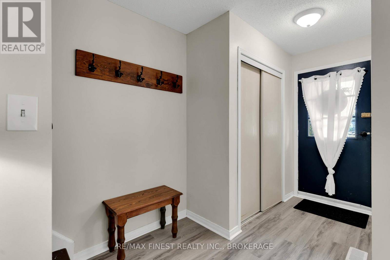 Loyalist (amherstview), ON K7N1C5,23 Addington ST #11