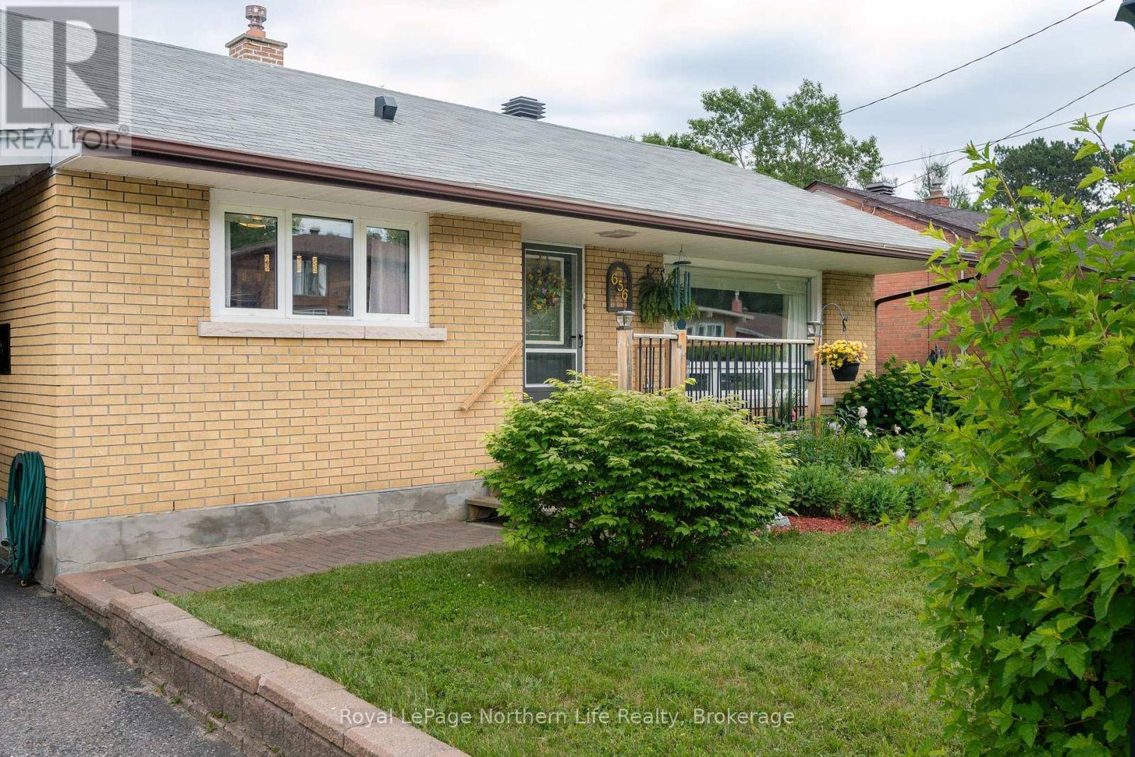 North Bay (widdifield), ON P1B7T9,656 LAURENTIAN AVENUE