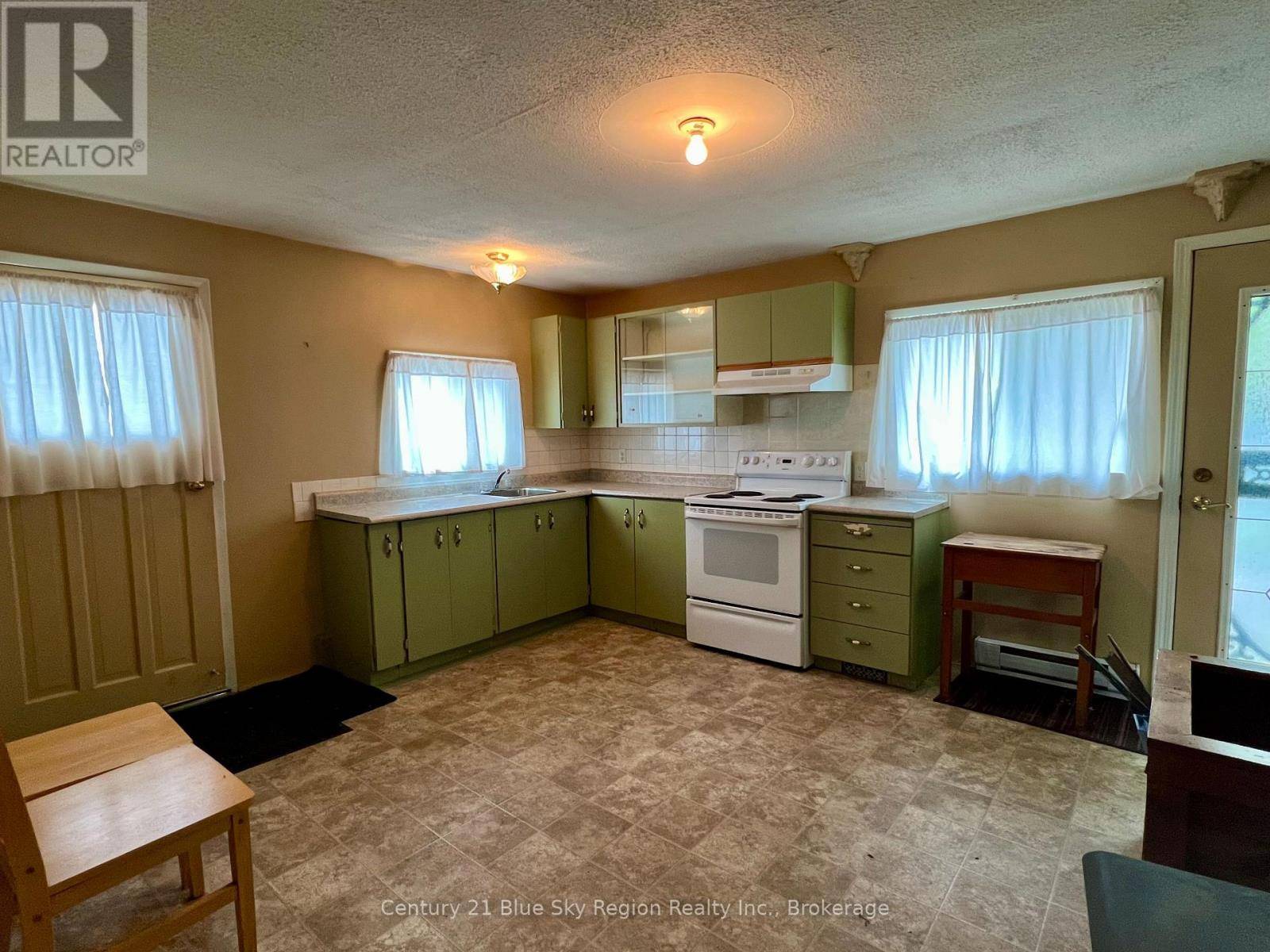 North Bay (central), ON P1B1S7,718 WINTERS STREET