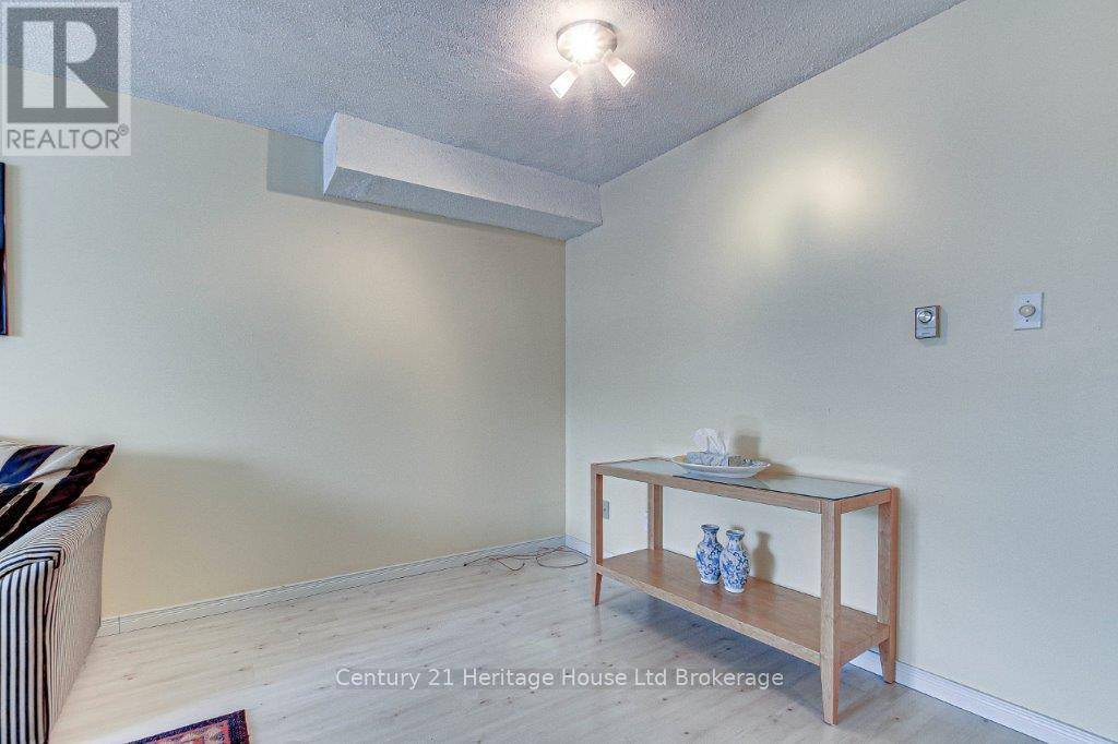 London East (east C), ON N5Y5J9,1215 Cheapside ST #2