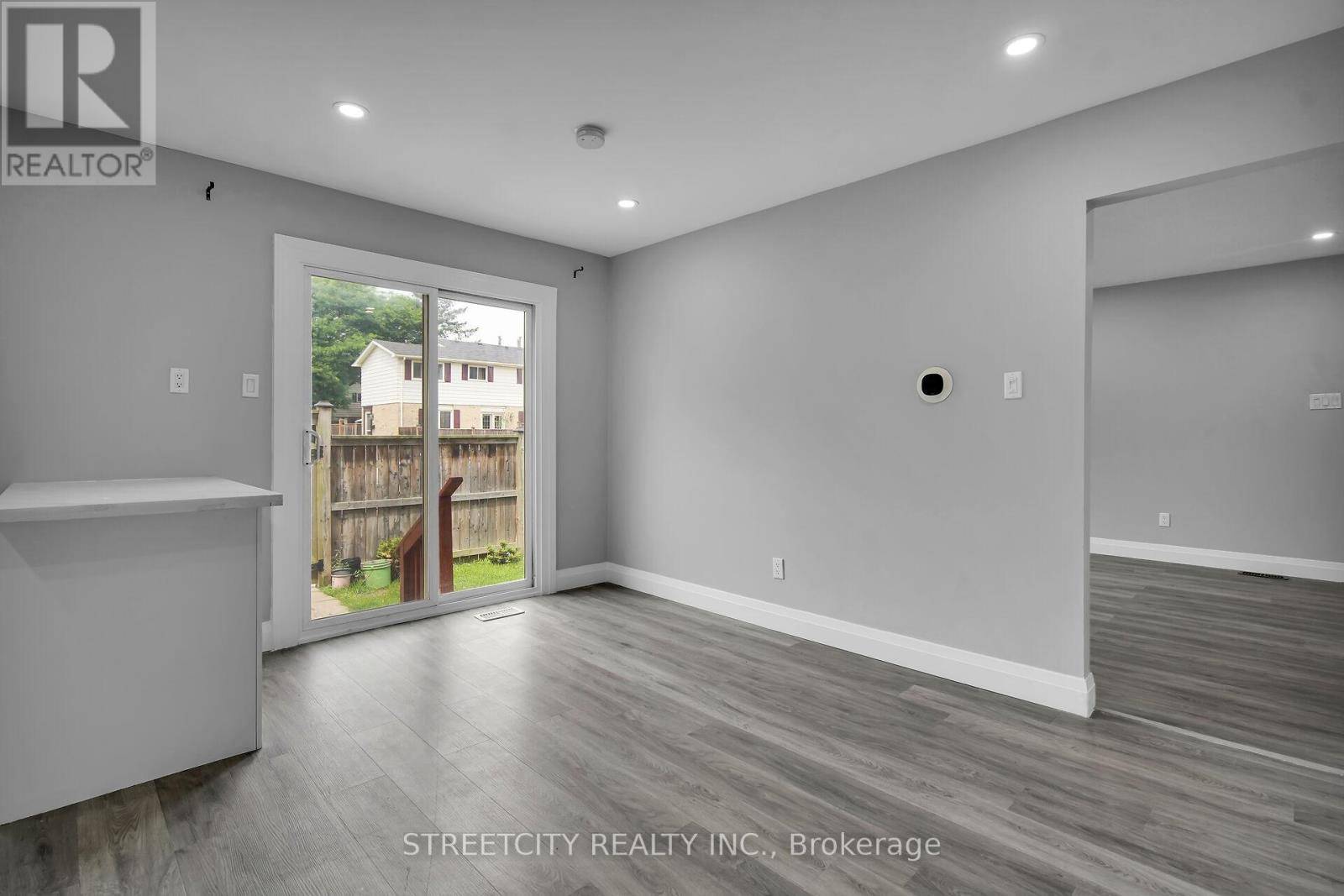 London South (south X), ON N6E2H4,43 CONWAY DRIVE