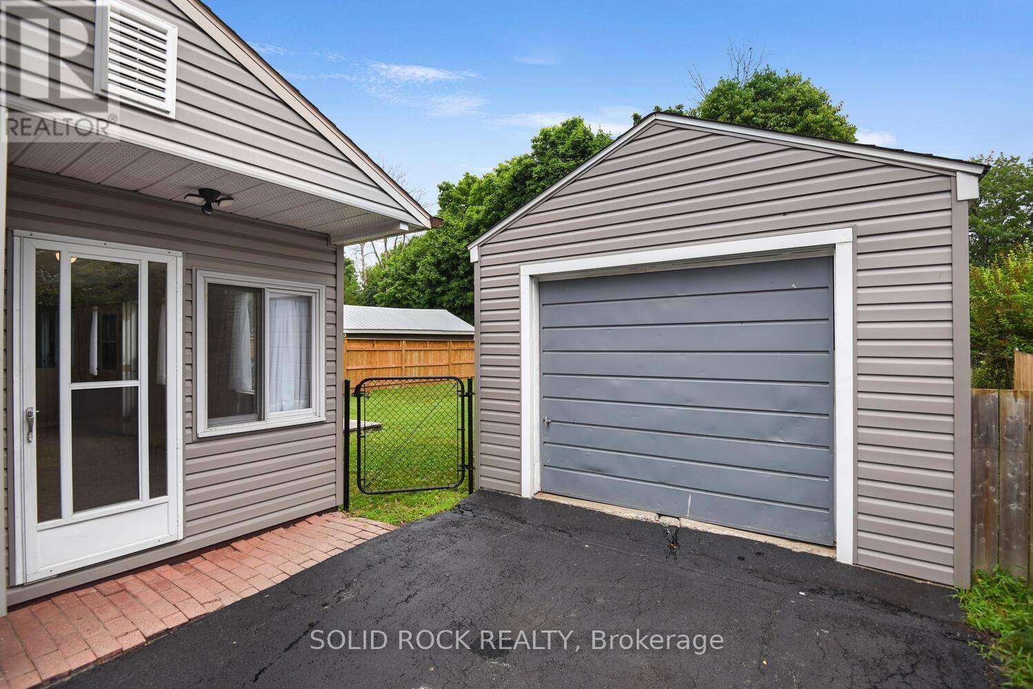 Brockville, ON K6V4P9,61 FERGUSON DRIVE