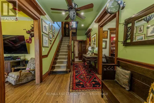 Greater Napanee (greater Napanee), ON K7R2B2,265 DUNDAS STREET W
