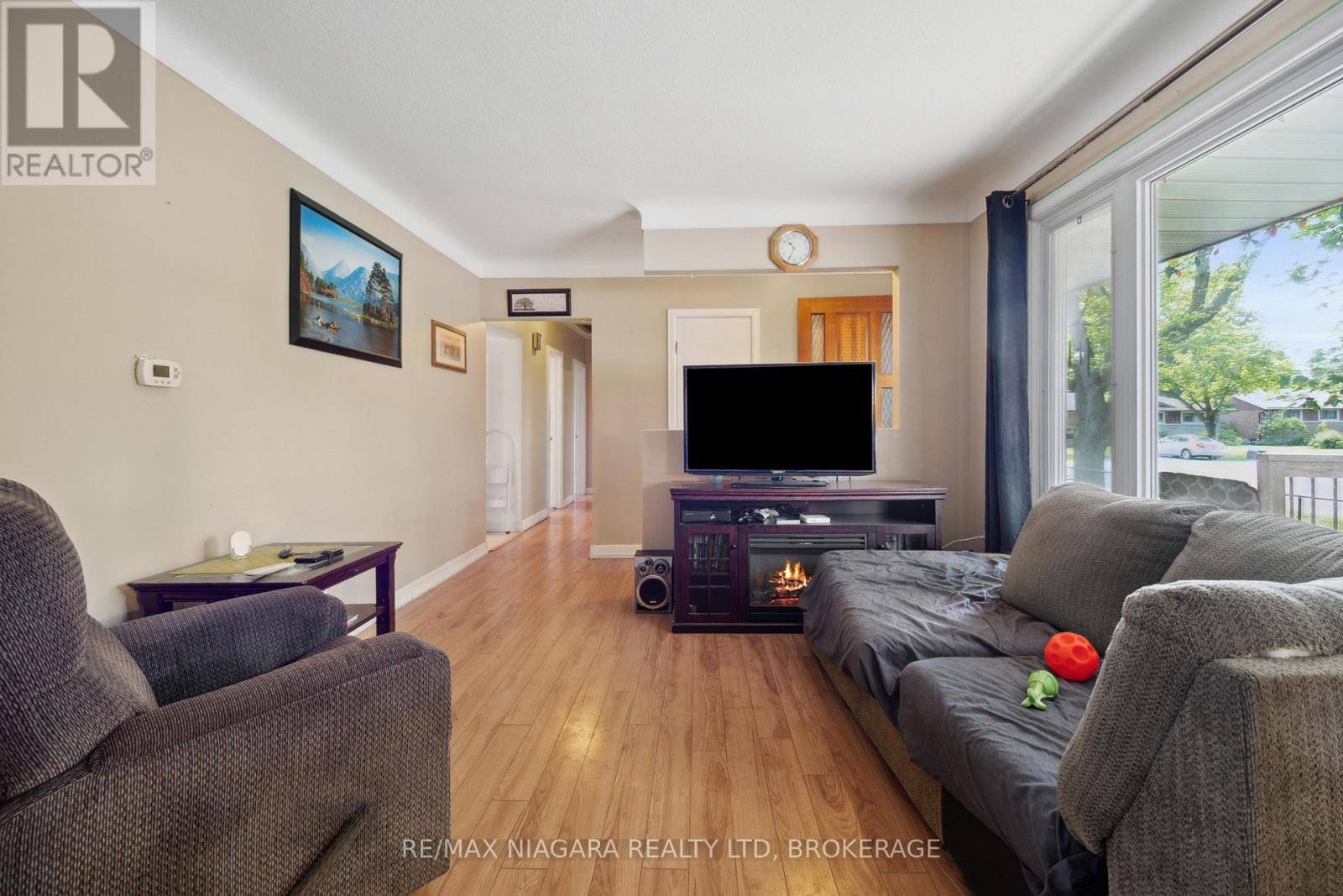 St. Catharines (vine/linwell), ON L2N1M8,31 THOMPSON AVENUE