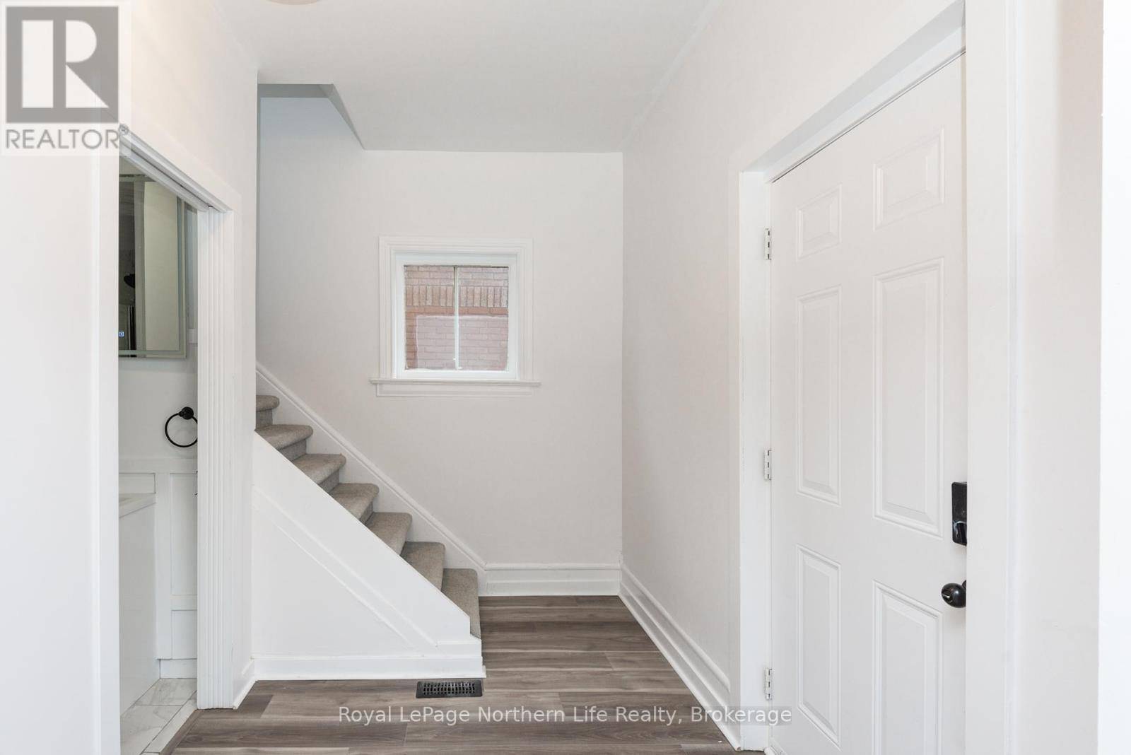 North Bay (central), ON P1B1H8,613 WORTHINGTON STREET E