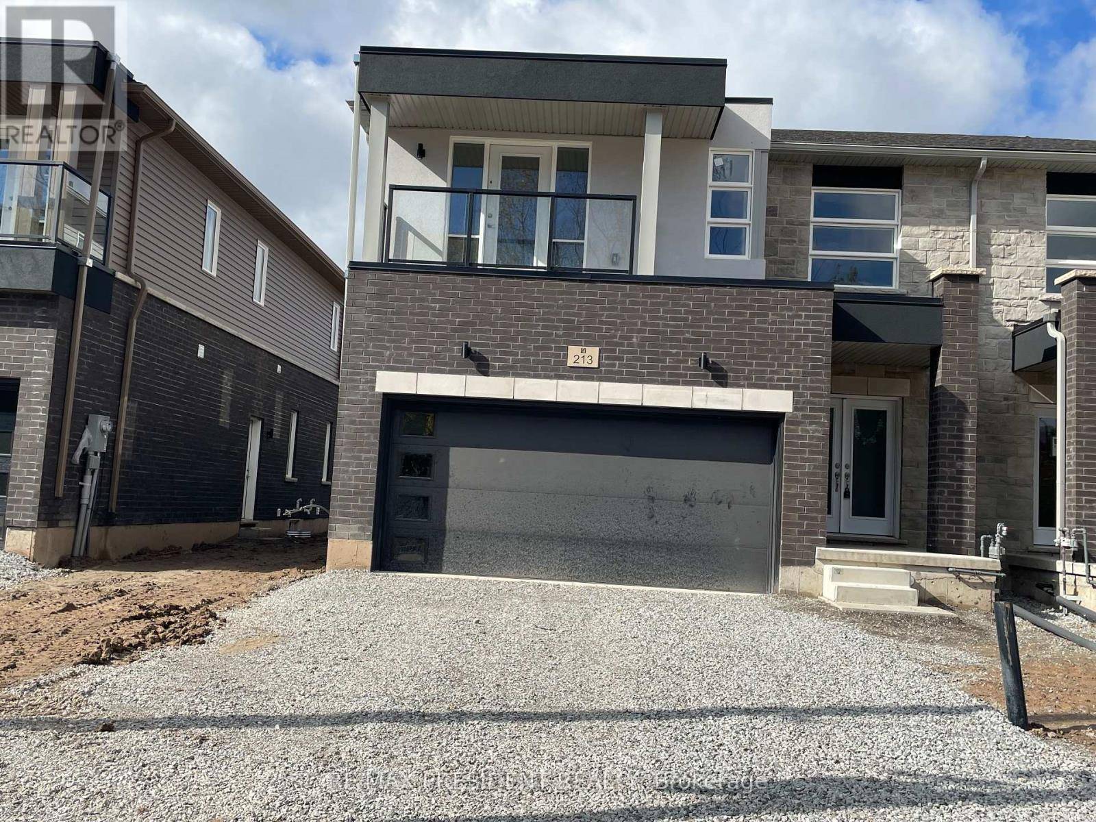 Fort Erie (ridgeway), ON L0S1N0,213 WELLS AVENUE