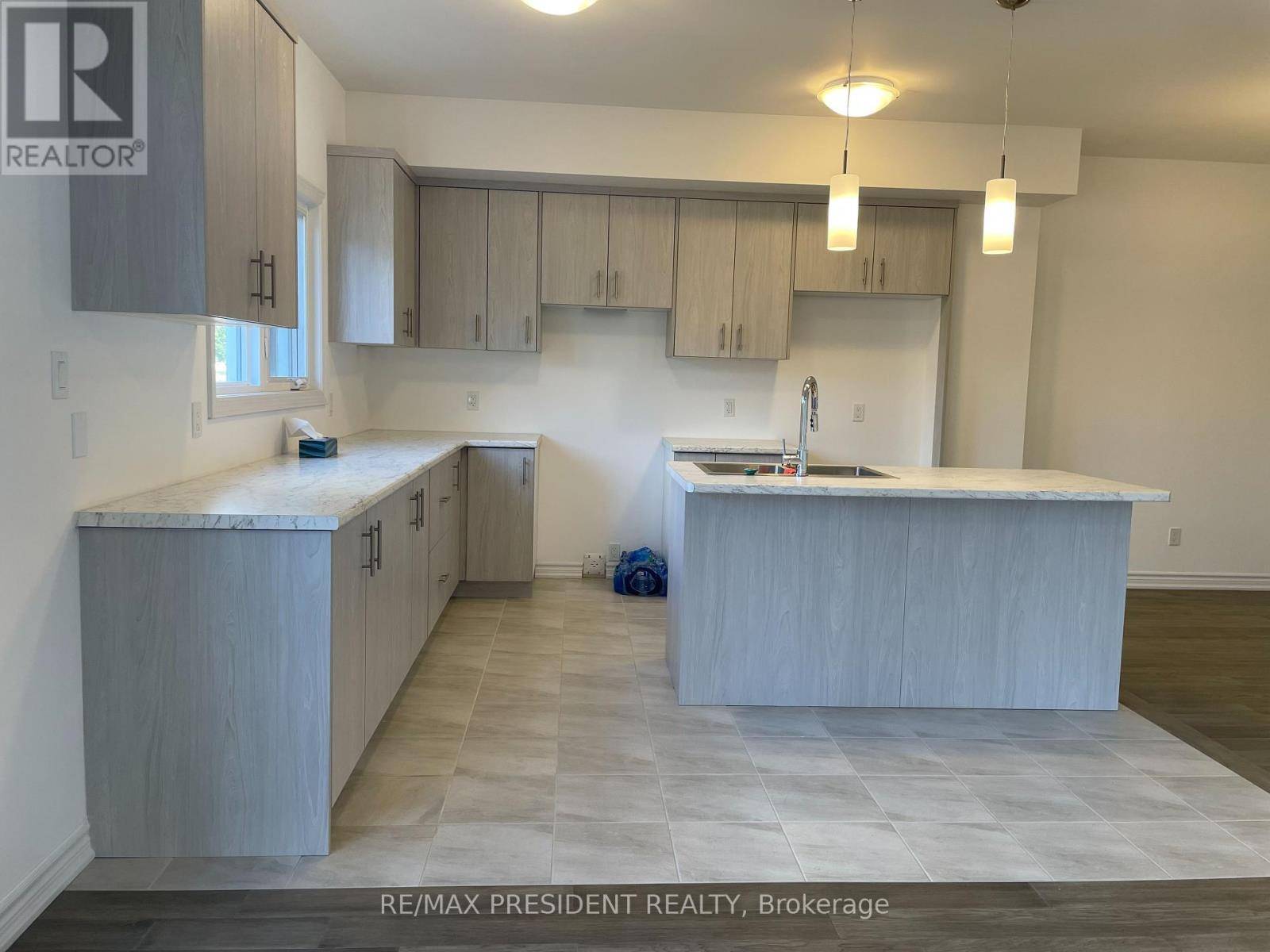 Fort Erie (ridgeway), ON L0S1N0,213 WELLS AVENUE