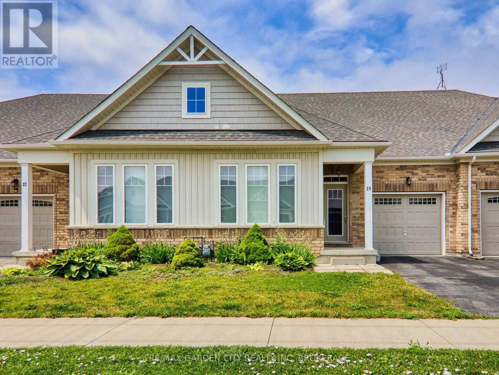 29 DORCHESTER BOULEVARD S, St. Catharines (carlton/bunting), ON L2M0B8