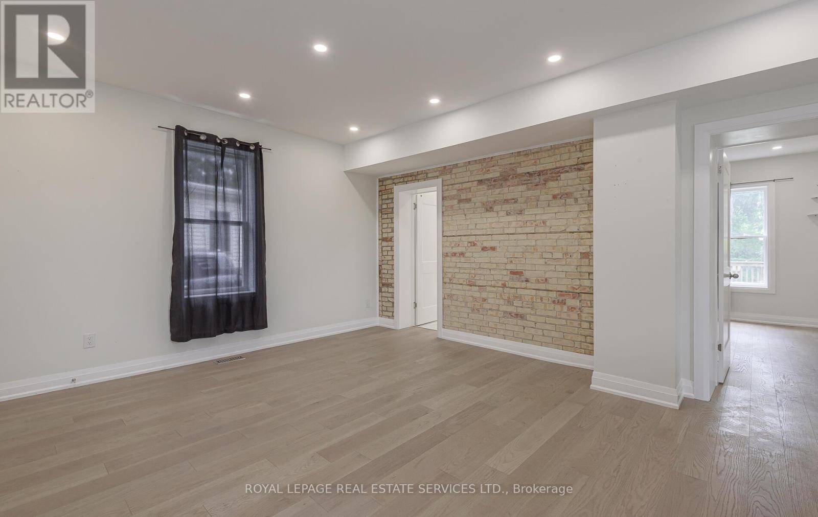 Cambridge, ON N3H2M8,631 LAWRENCE STREET