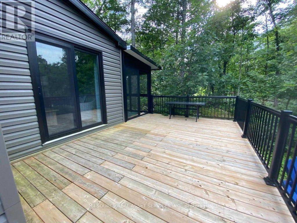 Gravenhurst (wood (gravenhurst)), ON P0E1G0,1336 S Morrison Lake RD #MOR010
