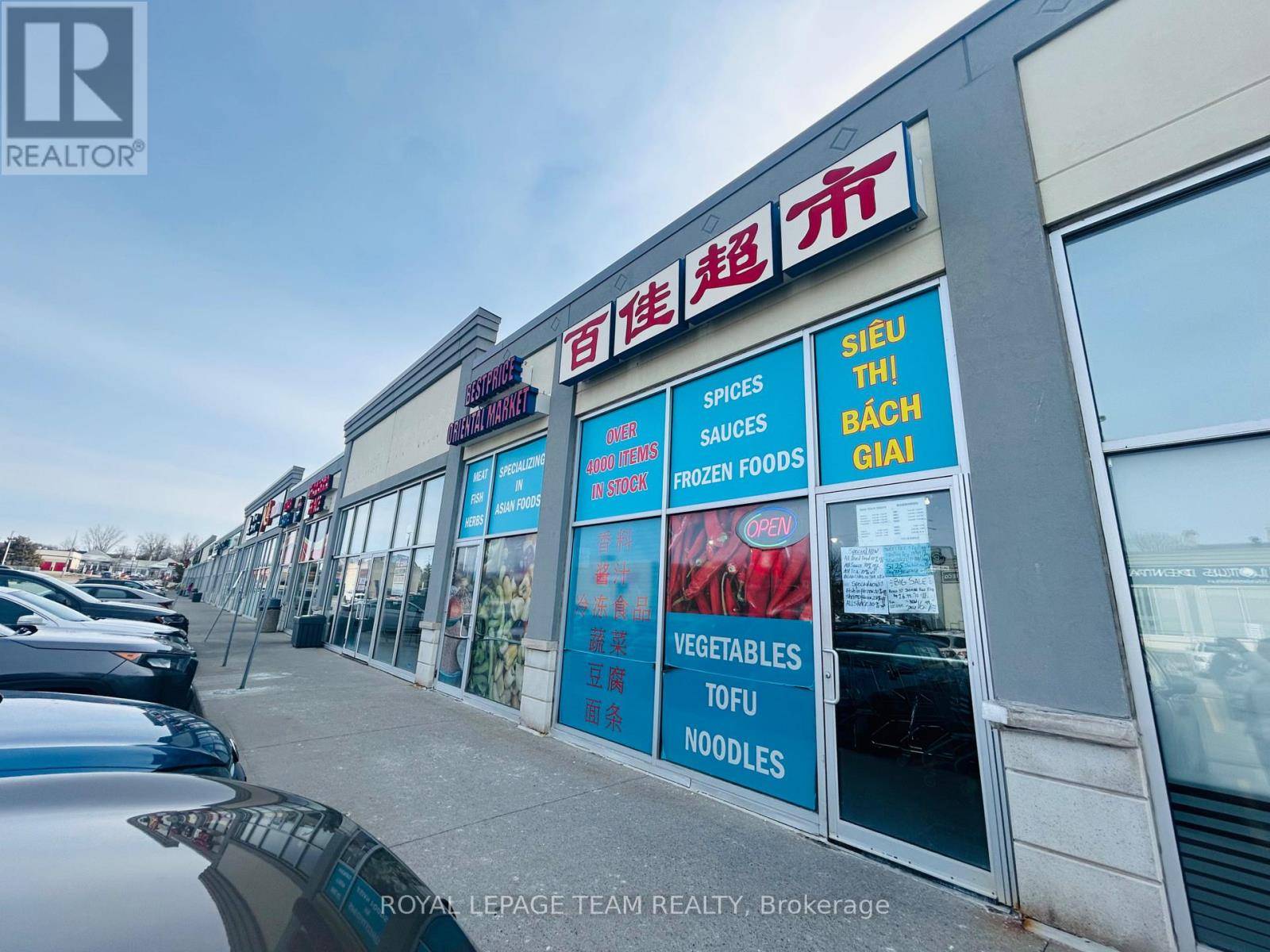 Ottawa, ON K2L1V4,484 Hazeldean RD #Unit 3