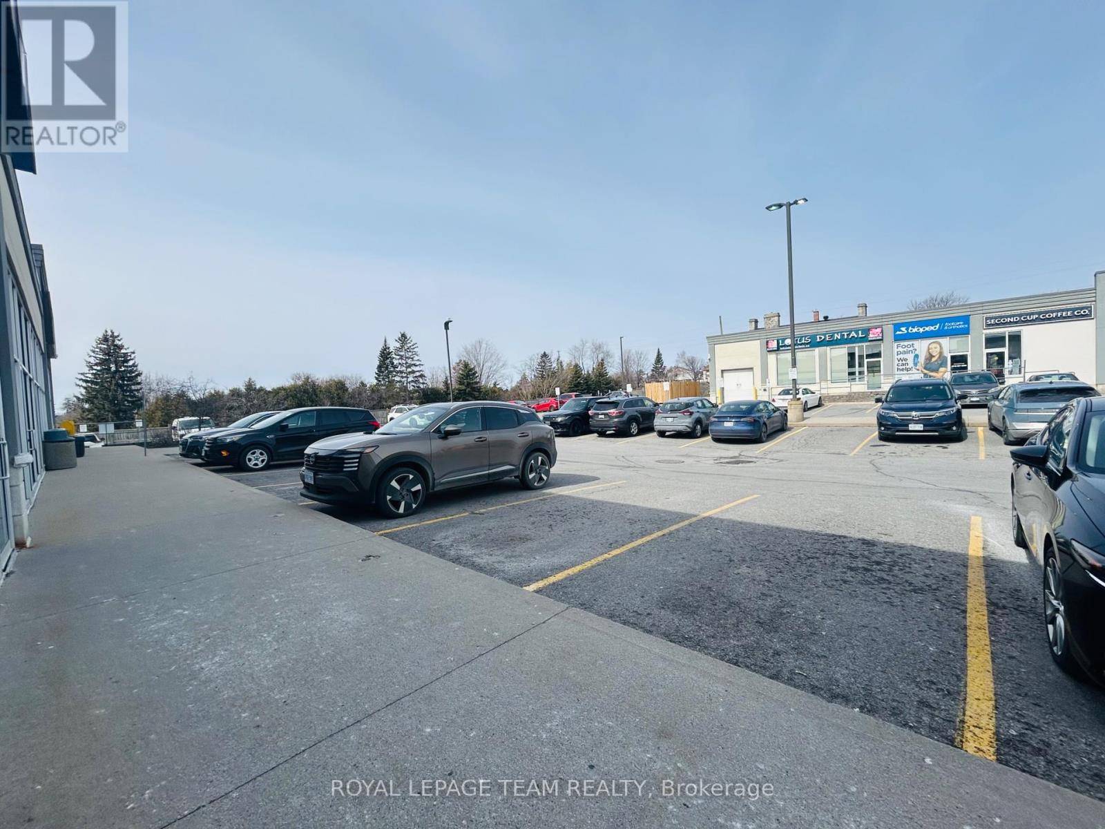 Ottawa, ON K2L1V4,484 Hazeldean RD #Unit 3