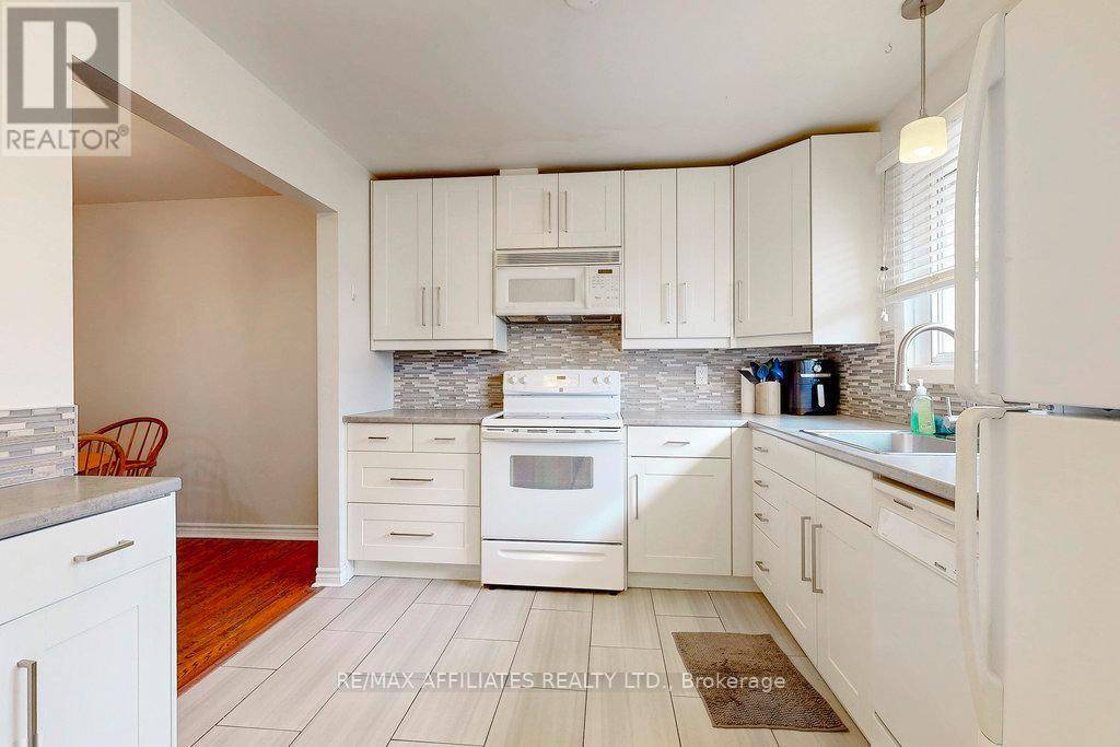 Ottawa, ON K2L2B8,41 Bering CT #41