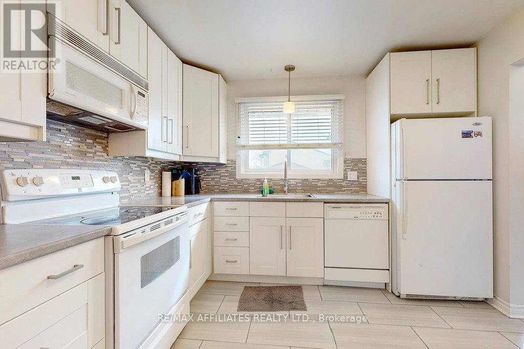 Ottawa, ON K2L2B8,41 Bering CT #41