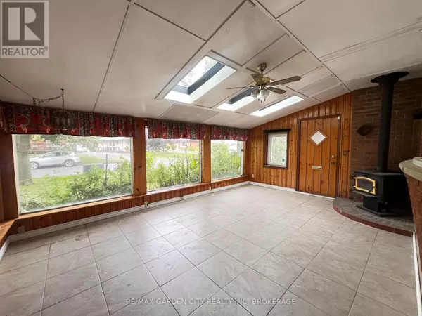 Niagara Falls (chippawa), ON L2G6N5,8390 BREADNER CRESCENT